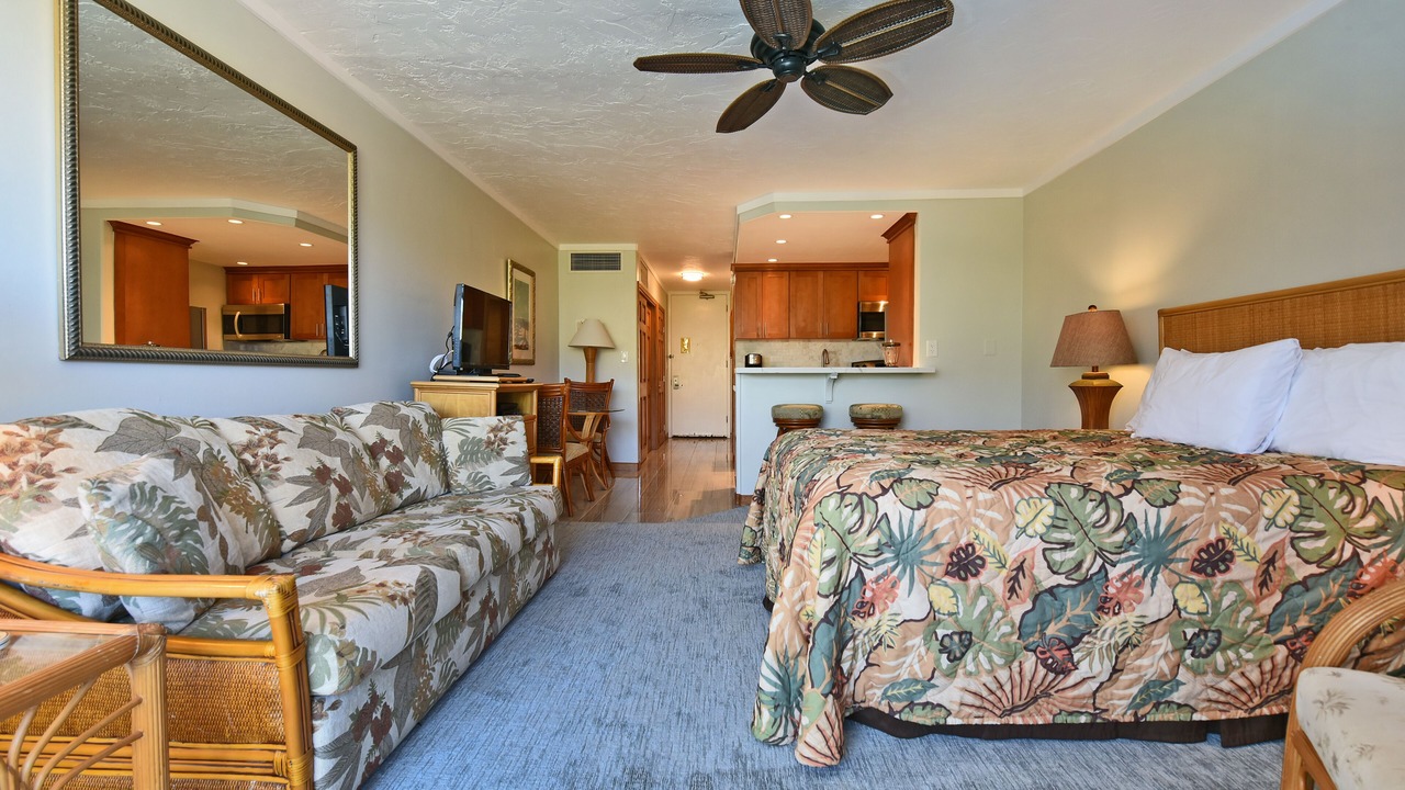 Photo of Bedroom in Historic Lahaina Front Street