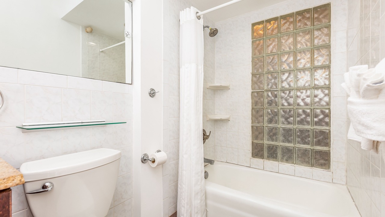 Photo of Bathroom in Waikiki