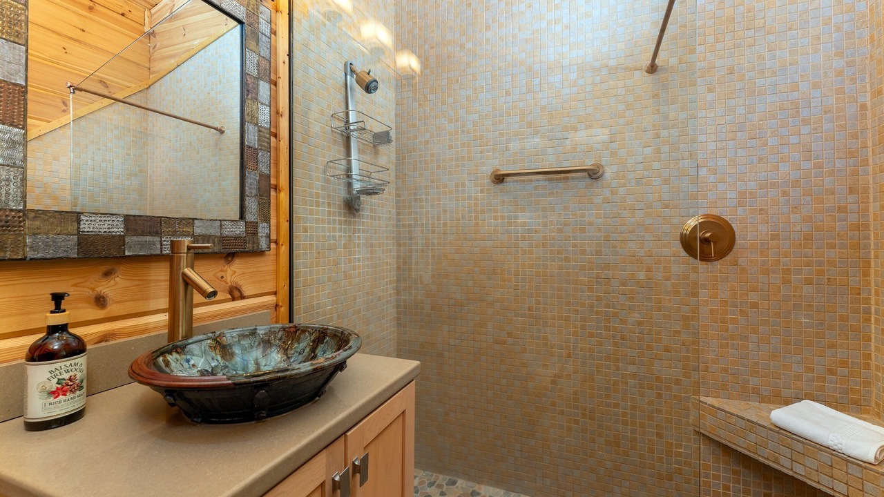 Photo of Bathroom in Old Fort