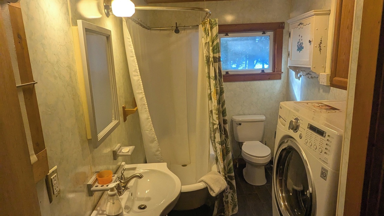 Photo of Bathroom in Palmyra