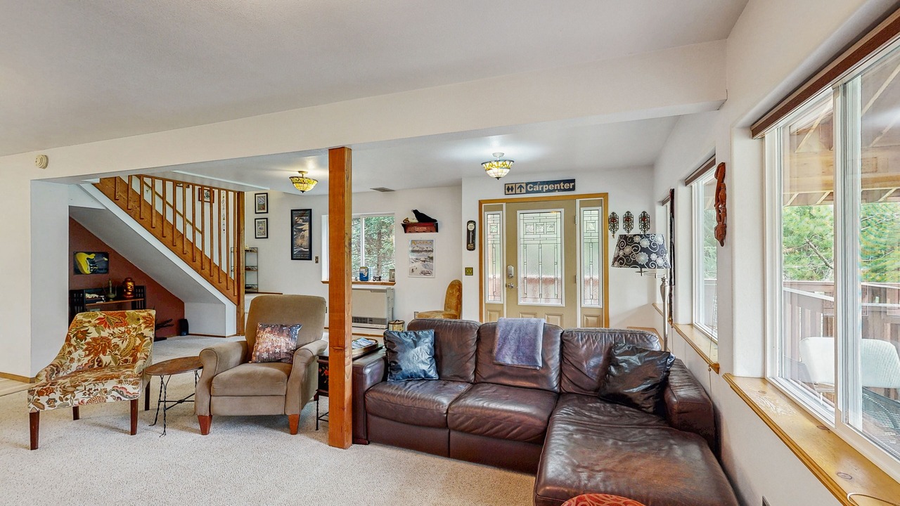 Photo of Livingroom in Girdwood