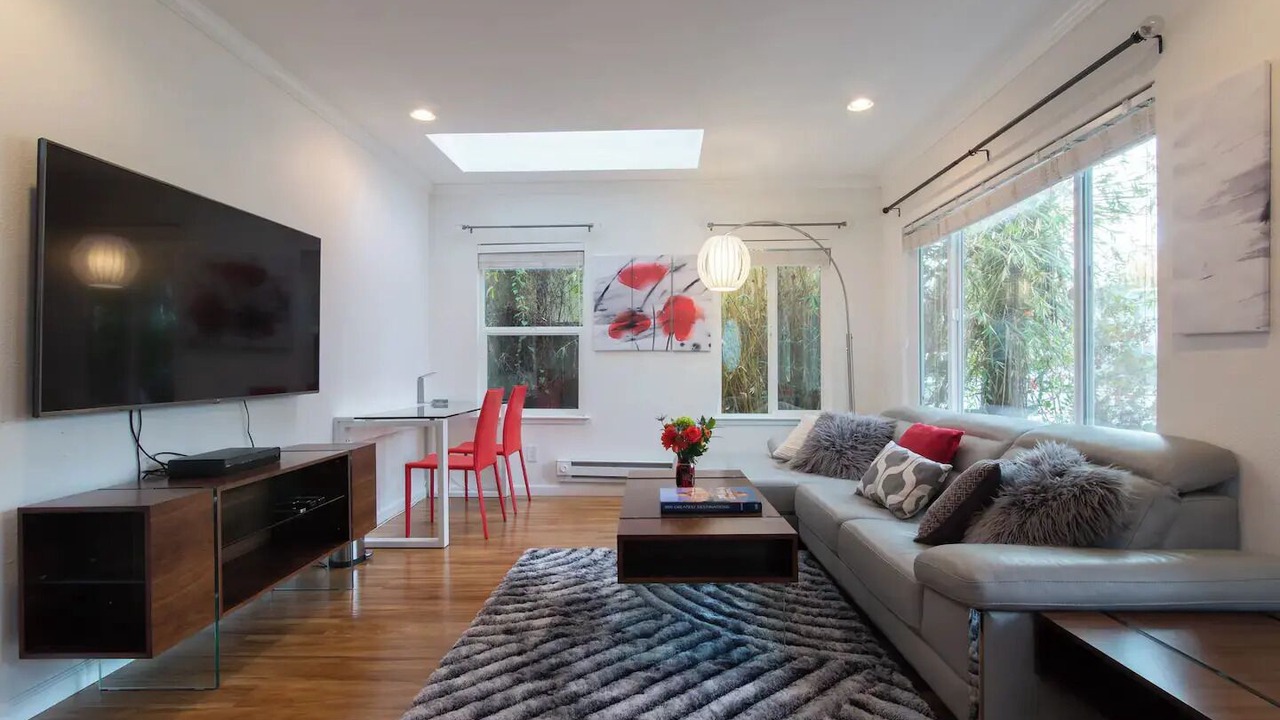 Photo of Livingroom in College Terrace