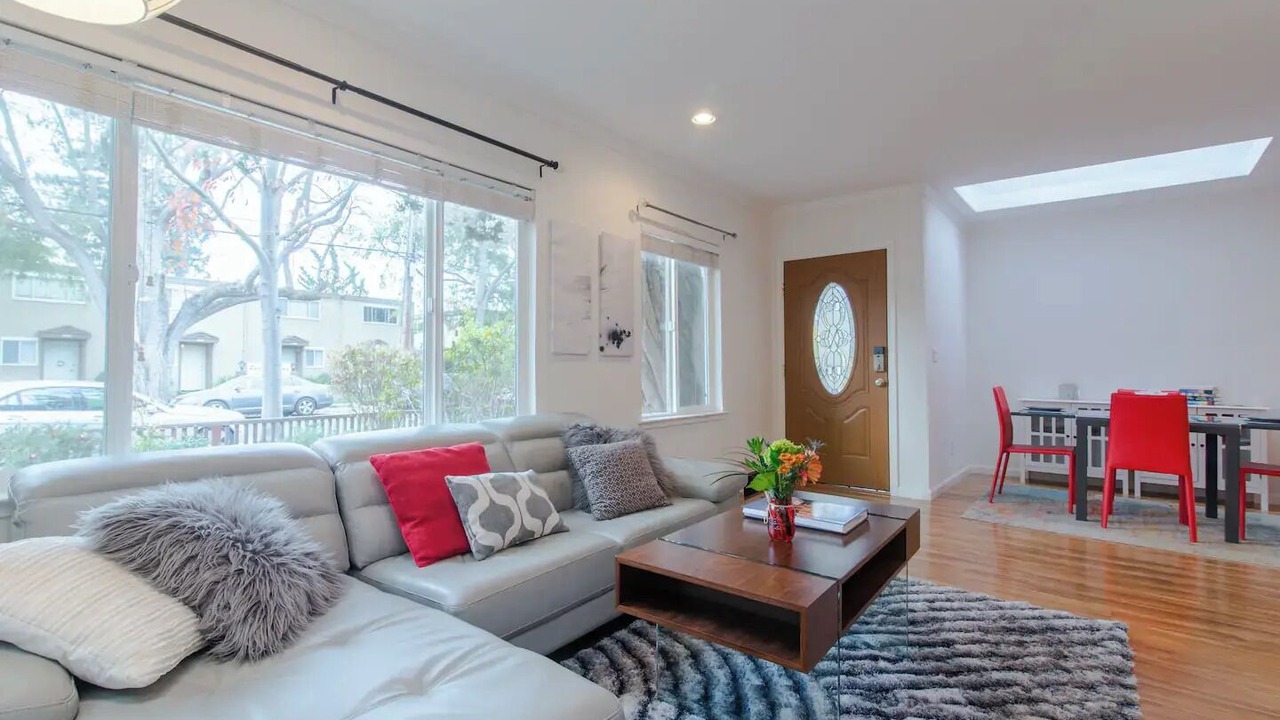 Photo of Livingroom in College Terrace