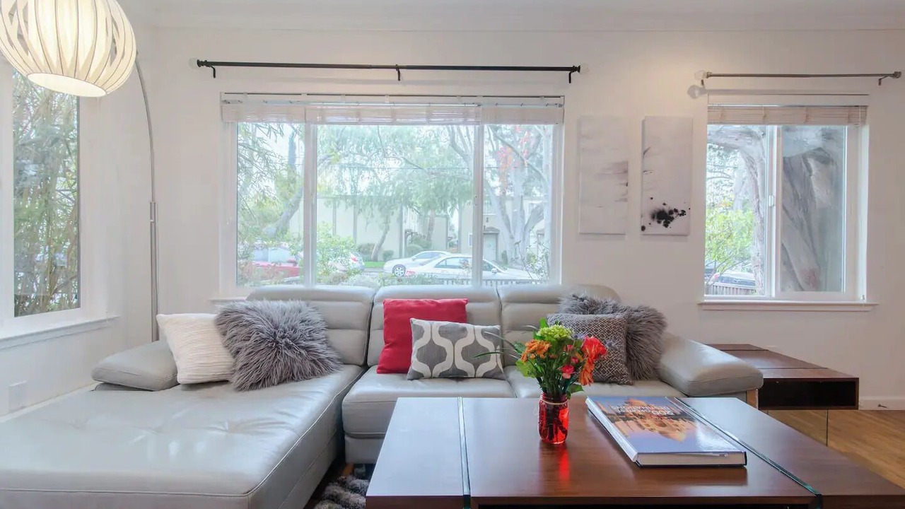 Photo of Livingroom in College Terrace