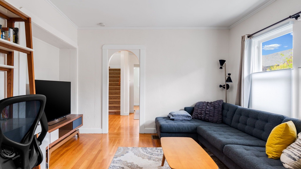 Photo of Livingroom in Bushrod