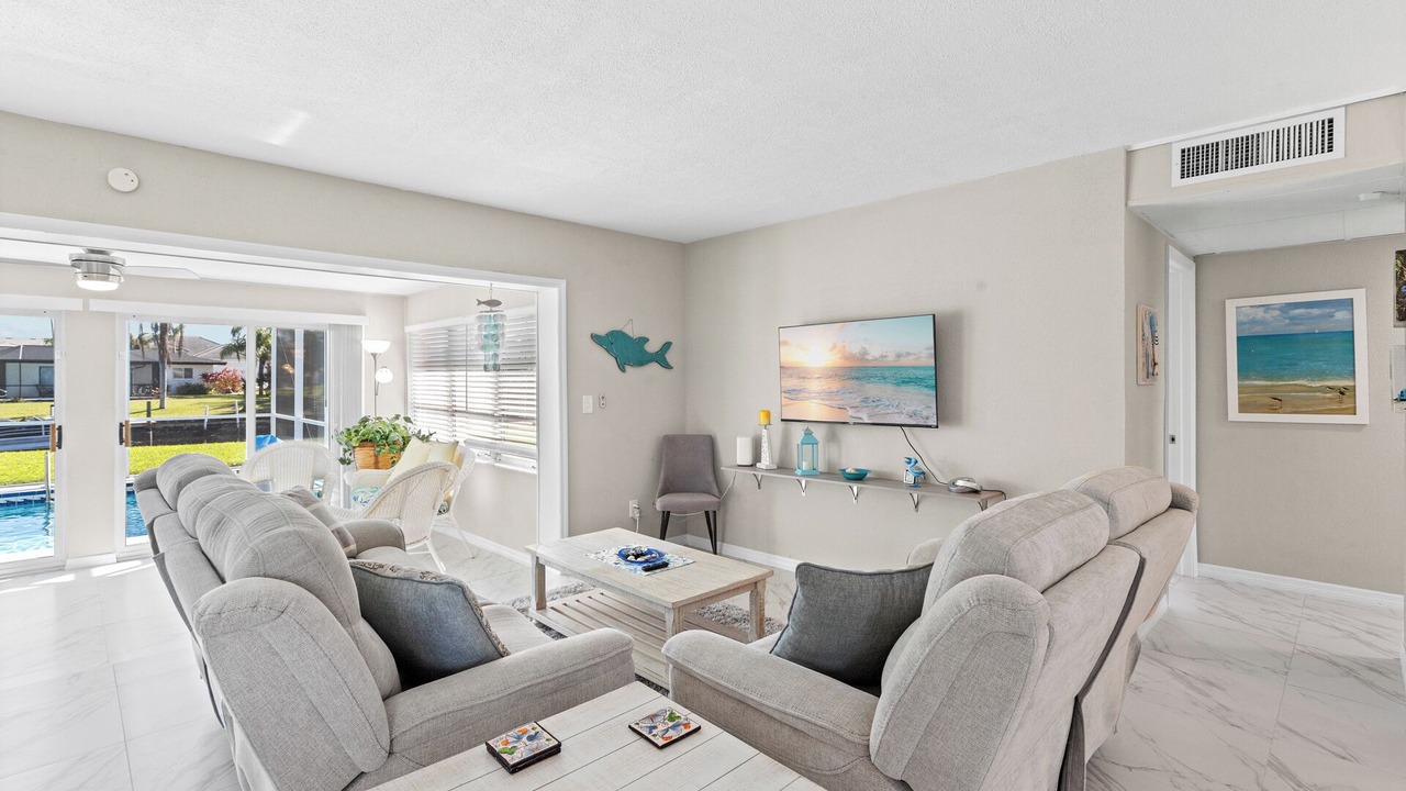 Photo of Livingroom in Yacht Club