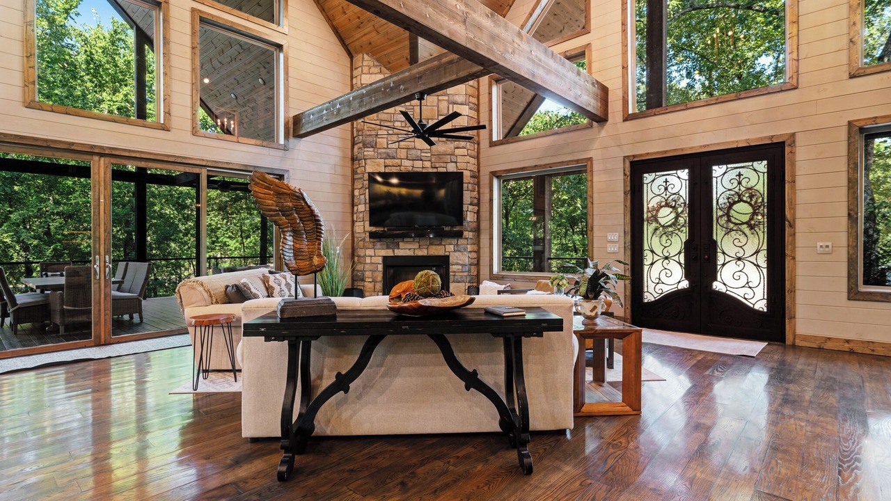 Photo of Livingroom in Hochatown