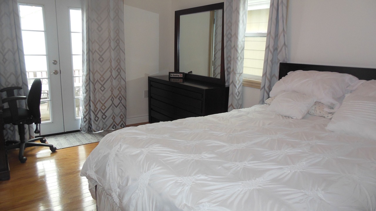 Photo of Bedroom in West Alameda