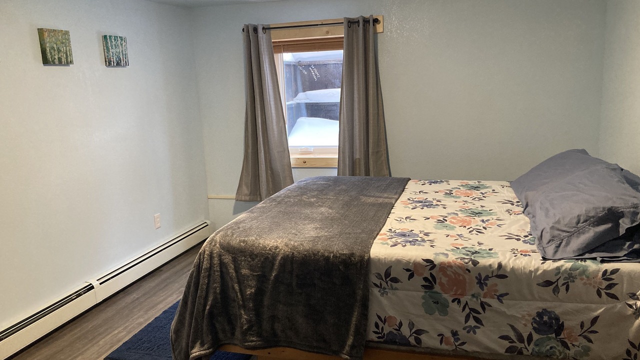 Photo of Bedroom in Tok