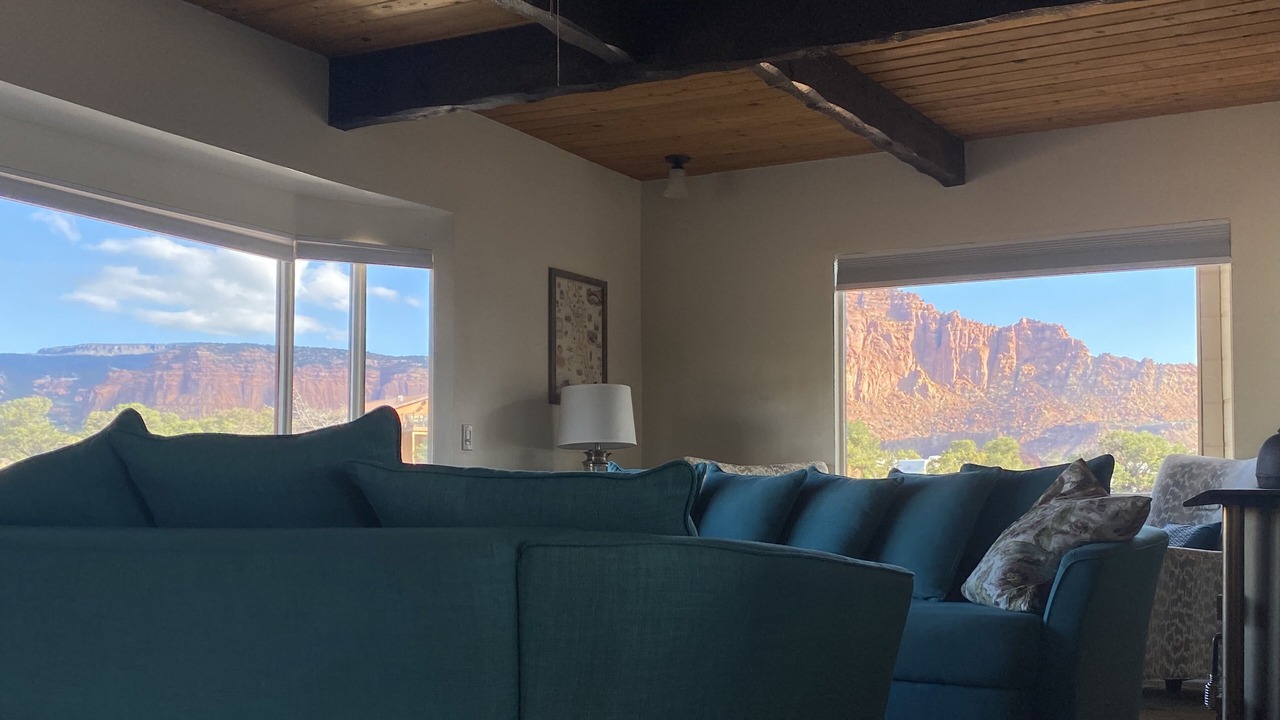 Photo of Livingroom in Torrey