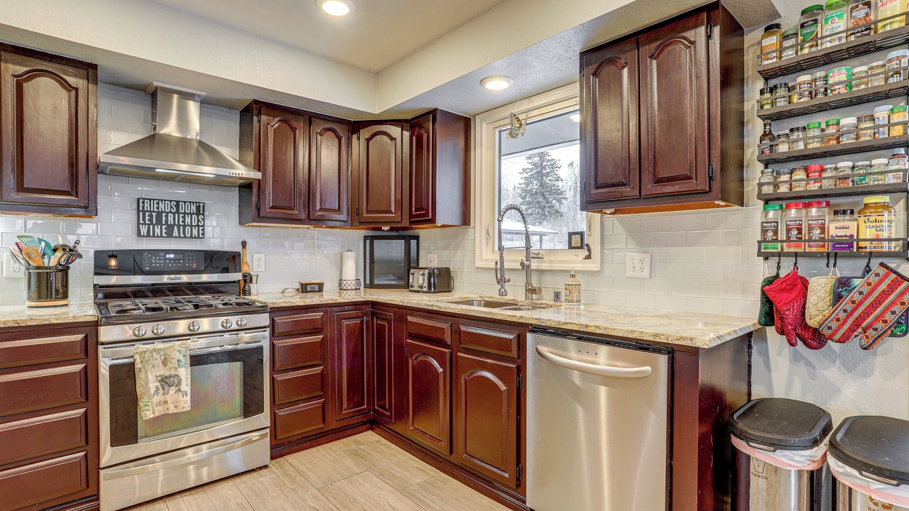 Photo of Kitchen in Old Seward - Oceanview