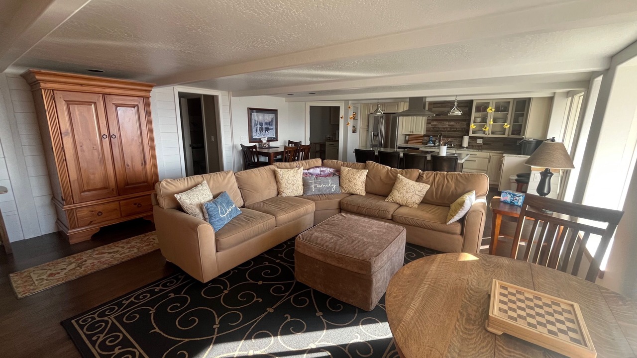 Photo of Livingroom in Diamond Ridge