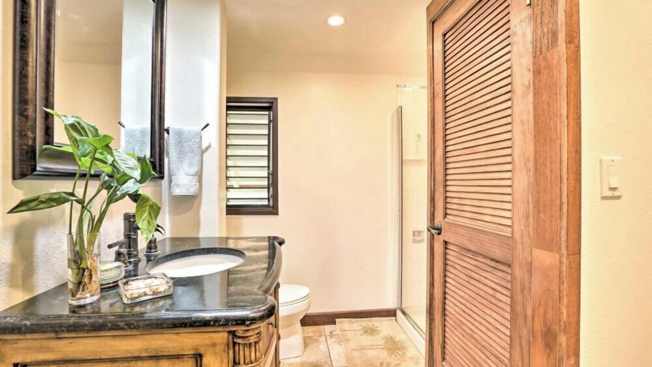 Photo of Bathroom in Maunaloa