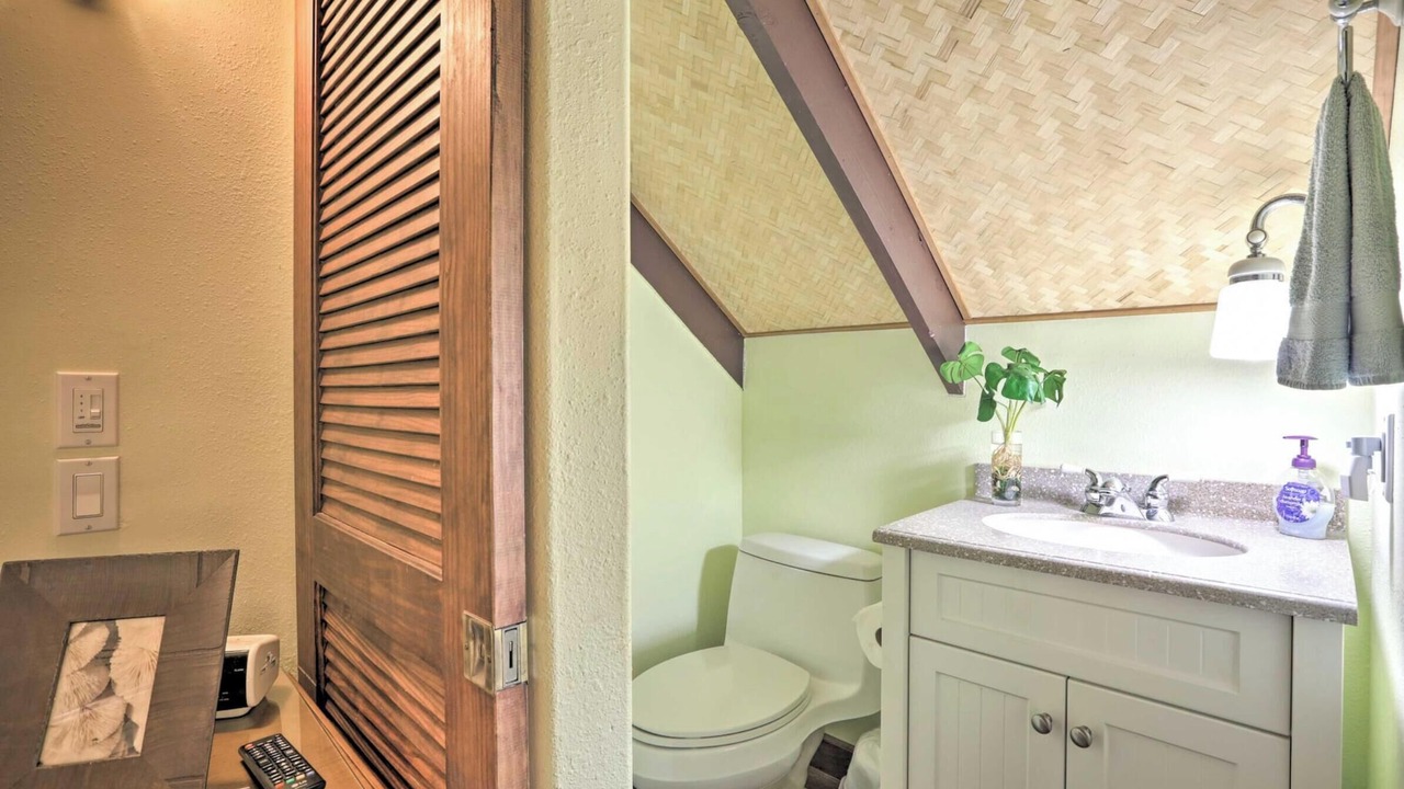 Photo of Bathroom in Maunaloa
