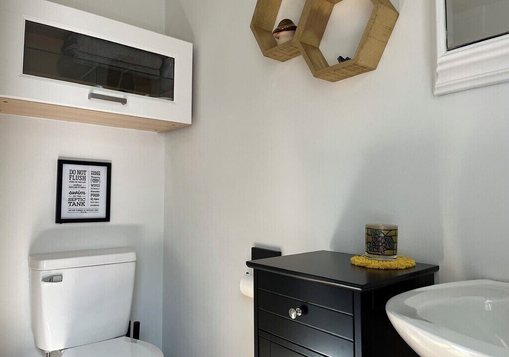 Photo of Bathroom in Old Fort