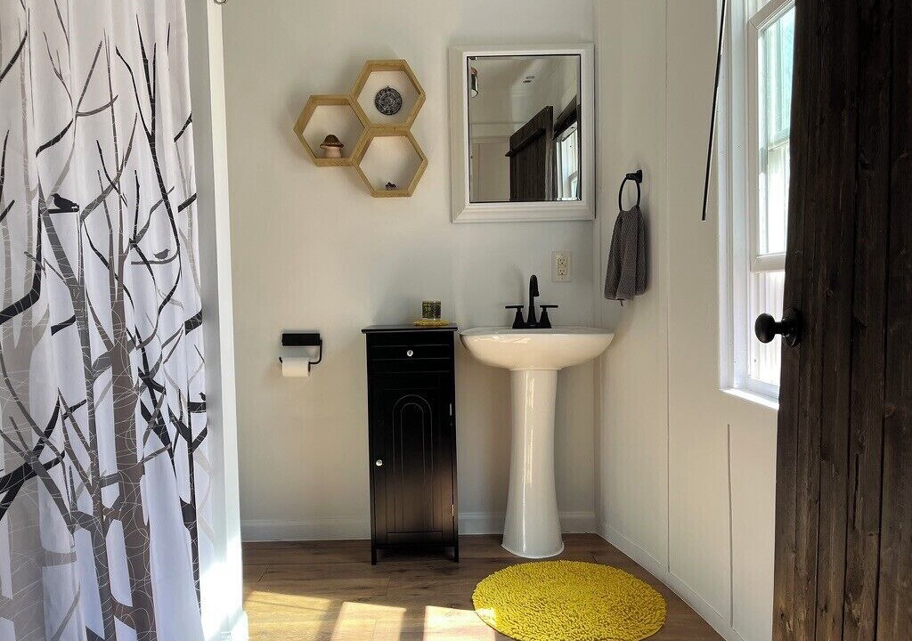 Photo of Bathroom in Old Fort