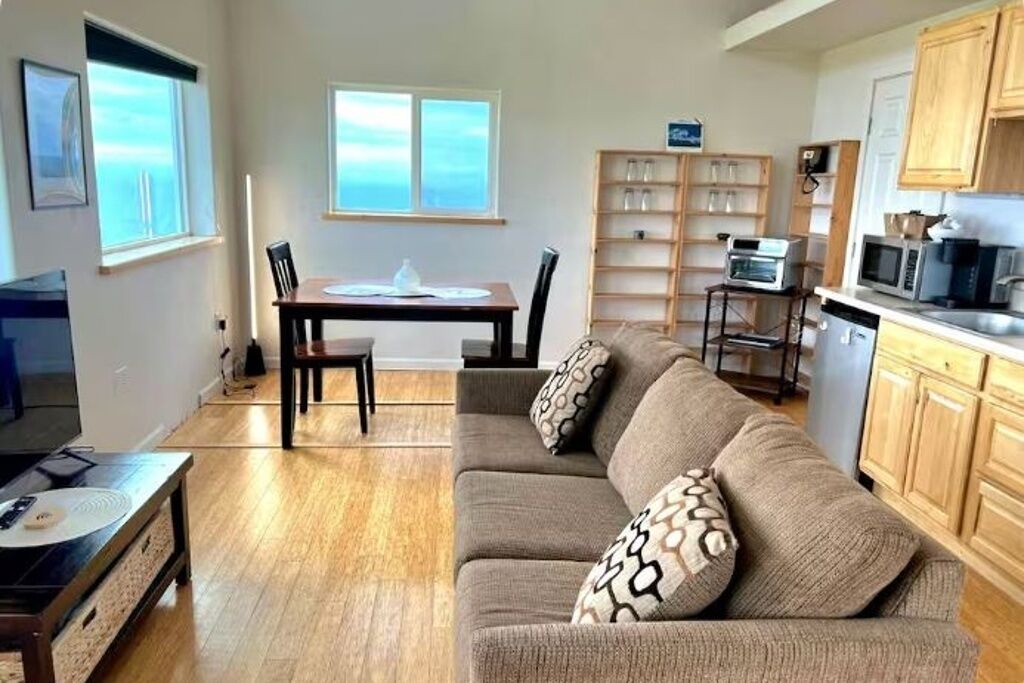 Photo of Livingroom in Homer