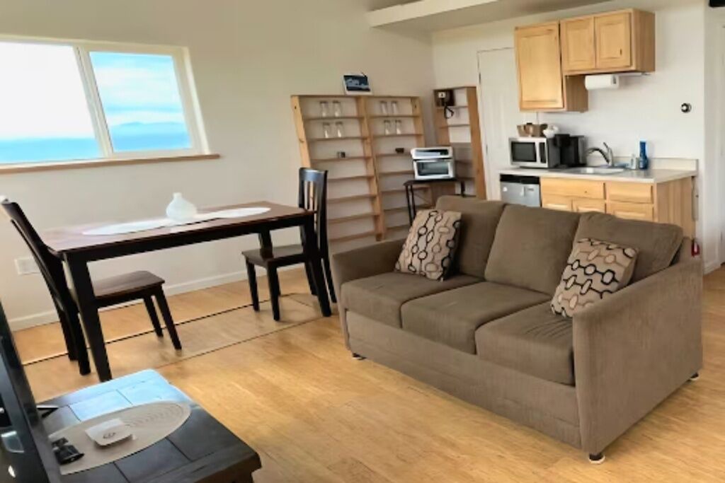 Photo of Livingroom in Homer