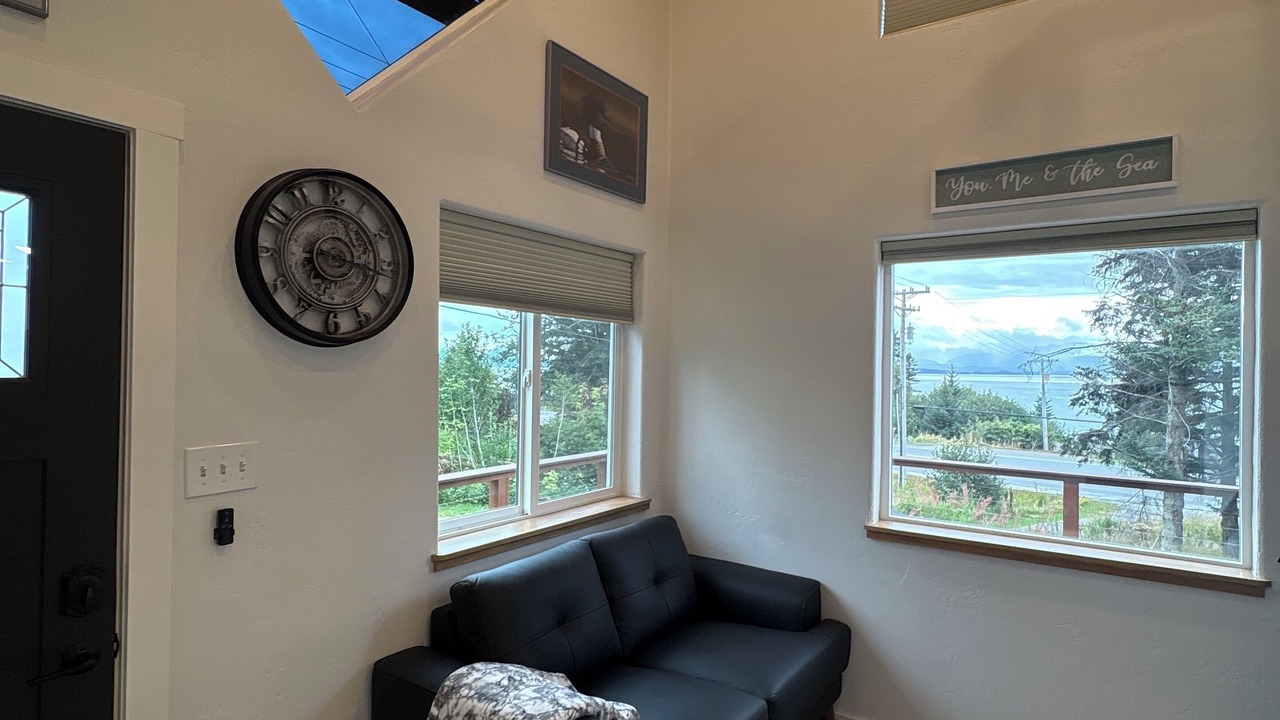 Photo of Livingroom in Homer