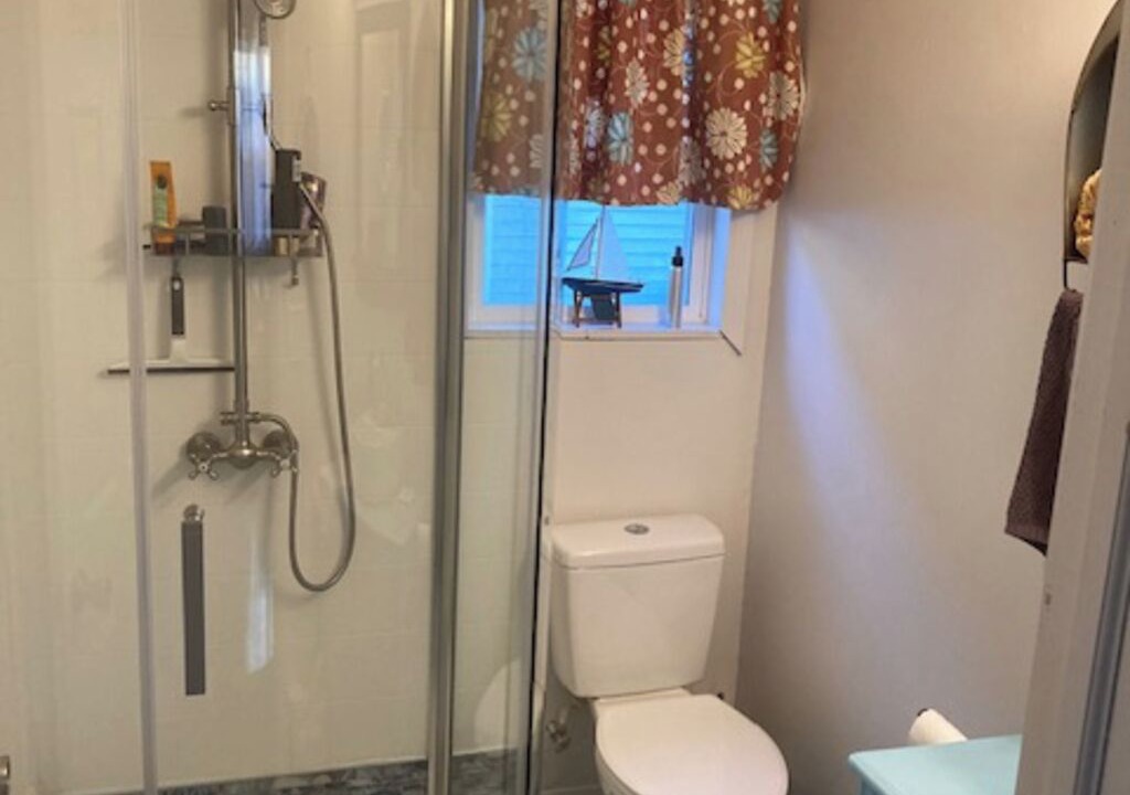 Photo of Bathroom in Lakeview