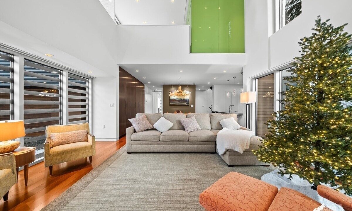 Photo of Livingroom in Alyeska