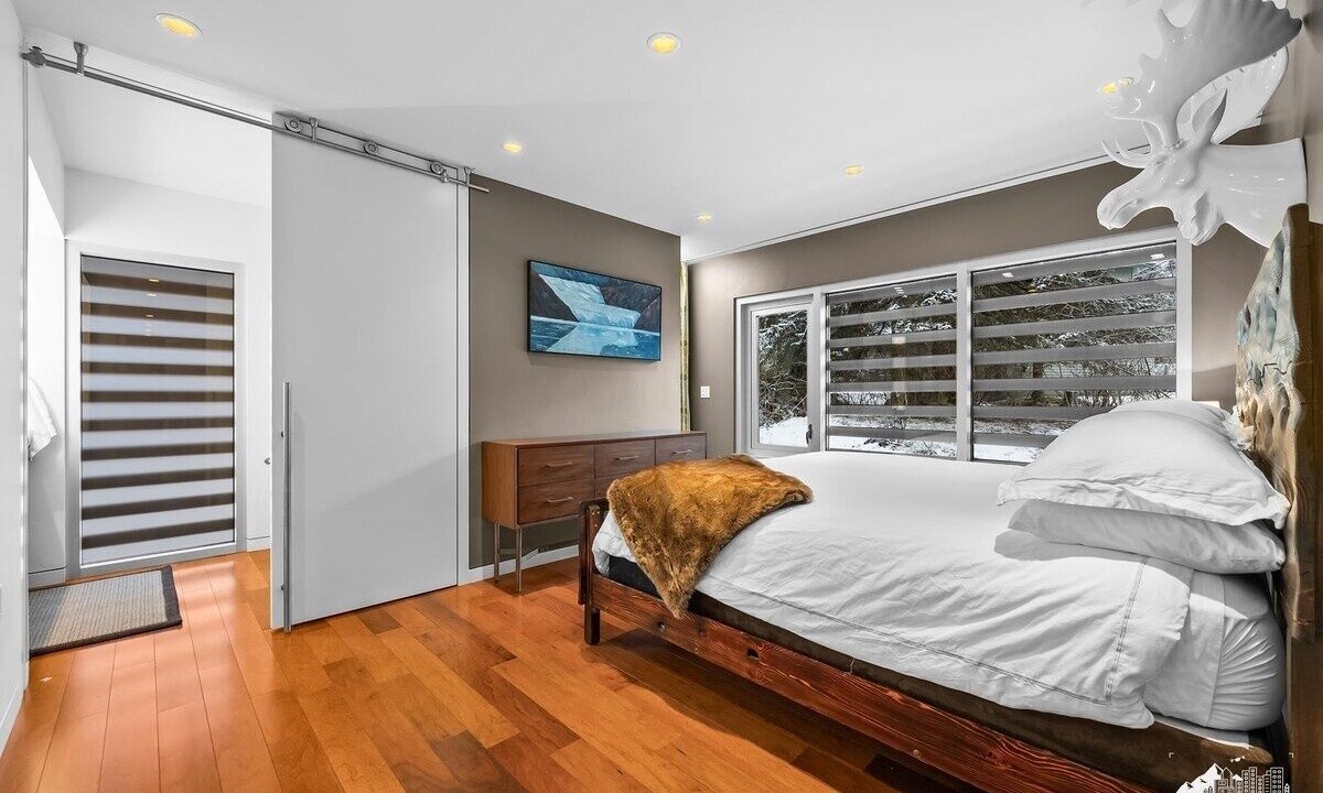 Photo of Bedroom in Alyeska