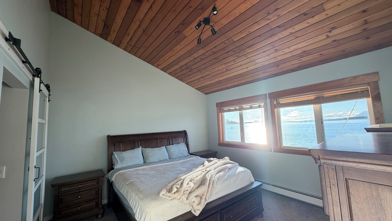 Photo of Bedroom in Saxman