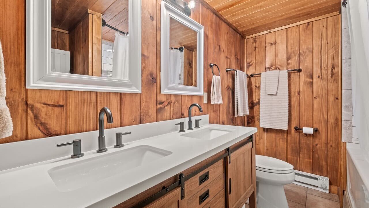 Photo of Bathroom in Newland