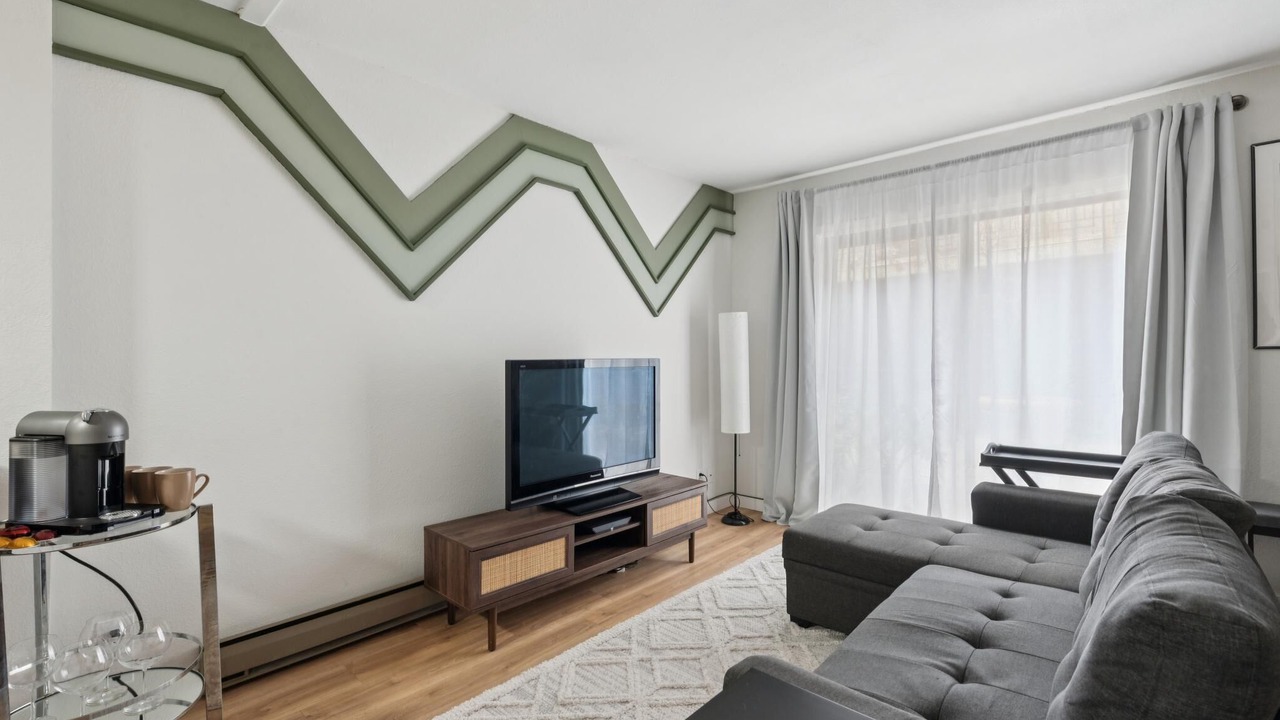 Photo of Livingroom in Piedmont Avenue