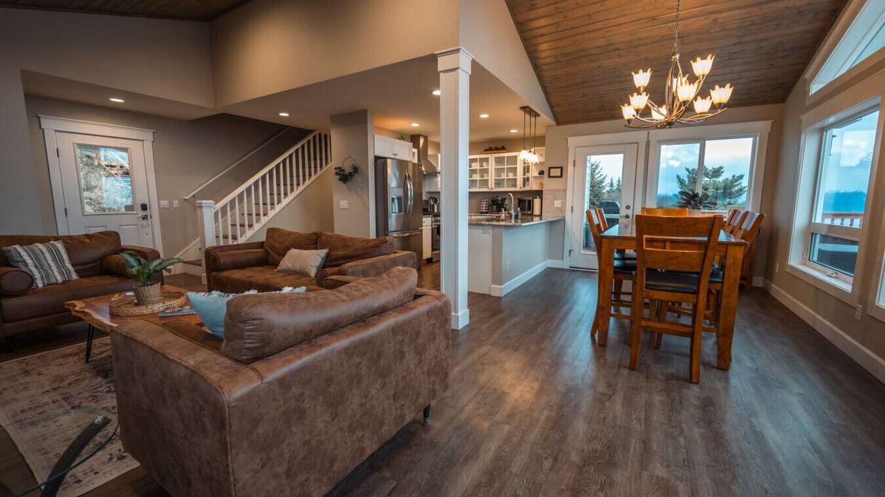 Photo of Livingroom in Homer
