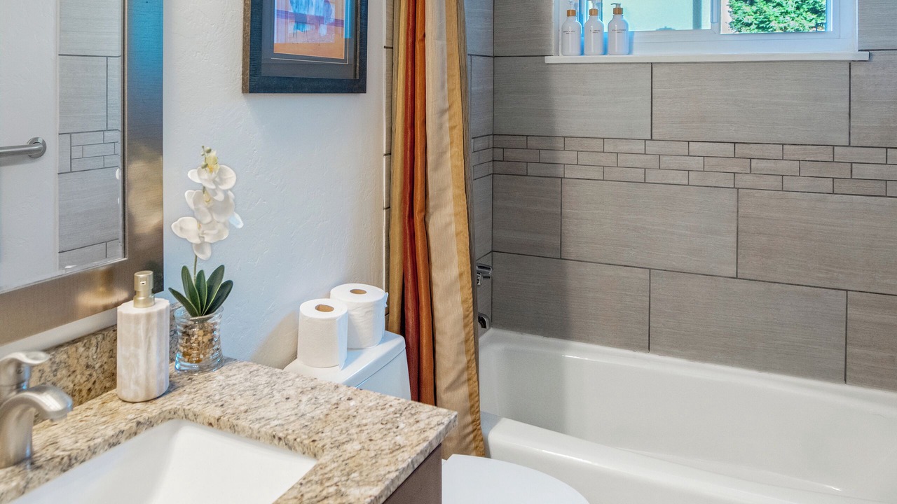 Photo of Bathroom in East Richmond Heights