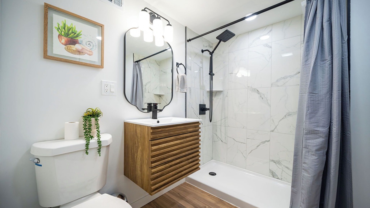 Photo of Bathroom in Summit Station