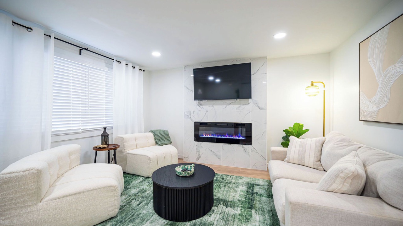 Photo of Livingroom in Summit Station