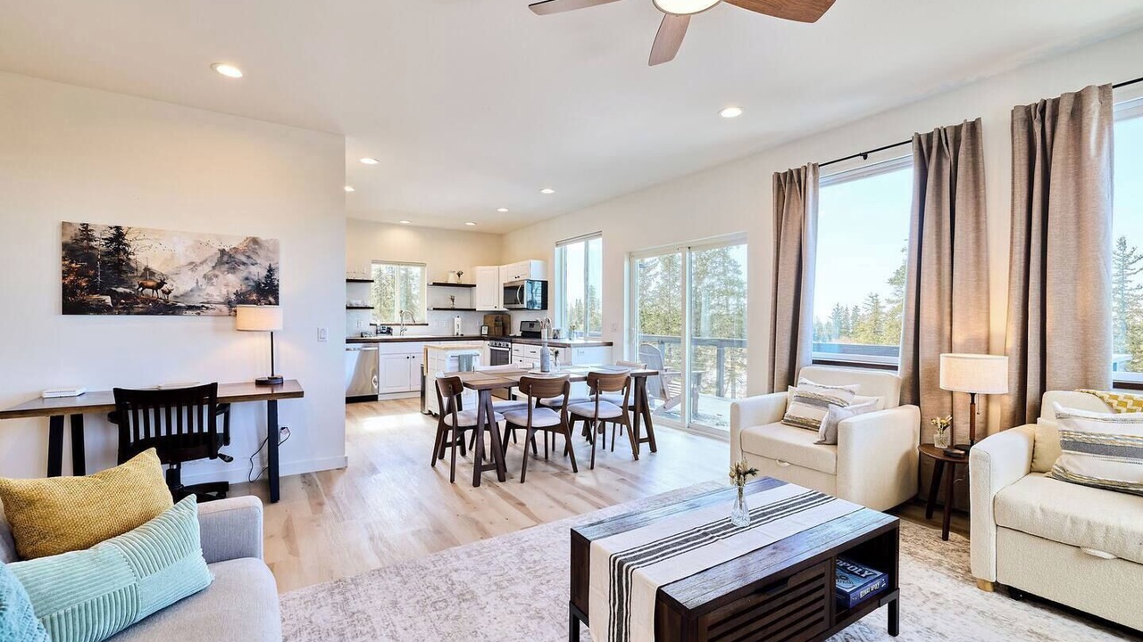 Photo of Livingroom in Diamond Ridge