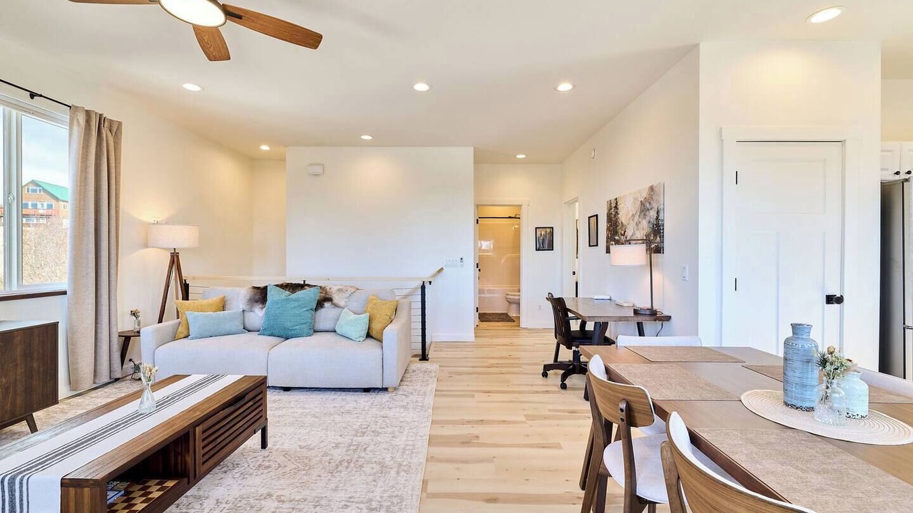 Photo of Livingroom in Diamond Ridge