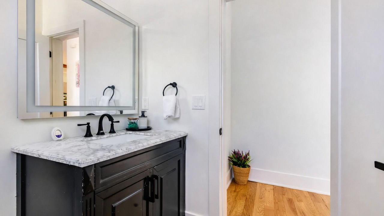Photo of Bathroom in Jefferson Park