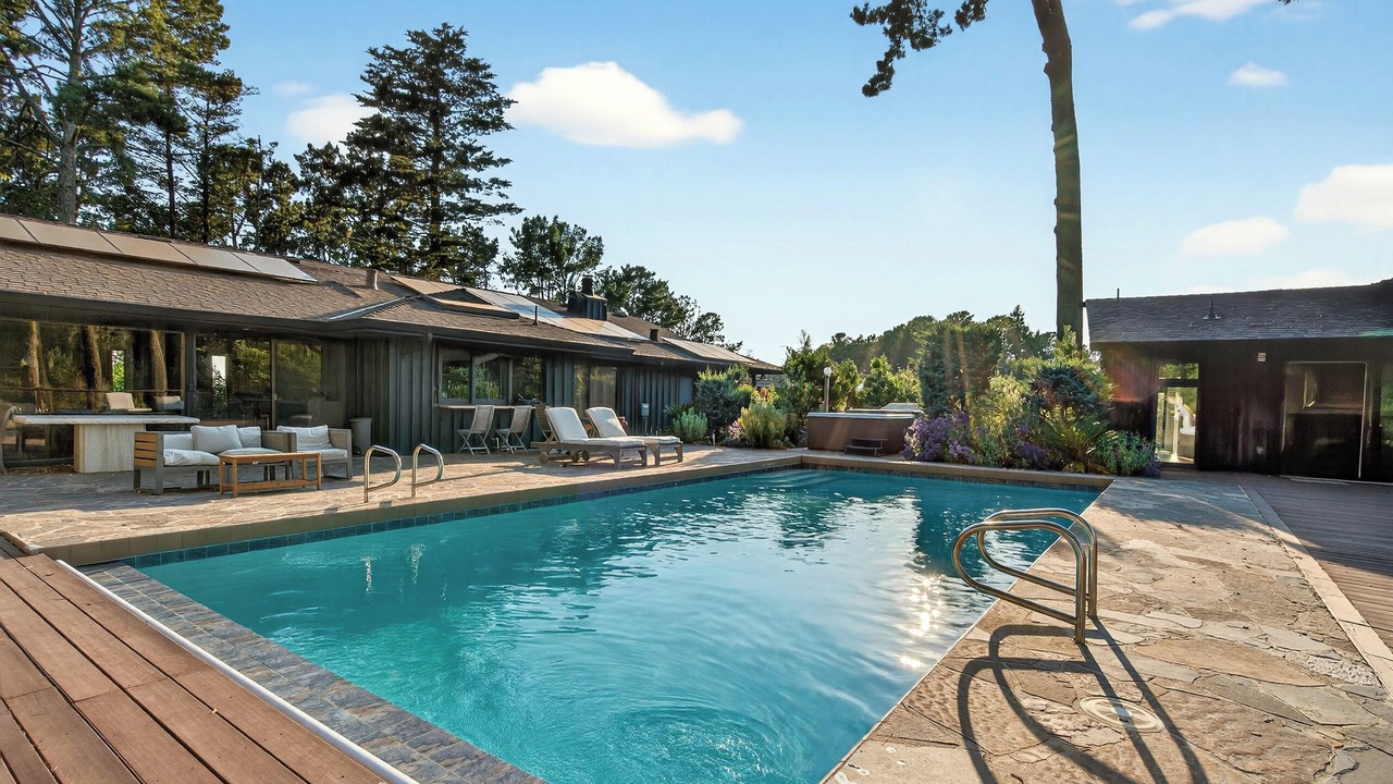 Photo of Outdoor in Skyline-Hillcrest Estates