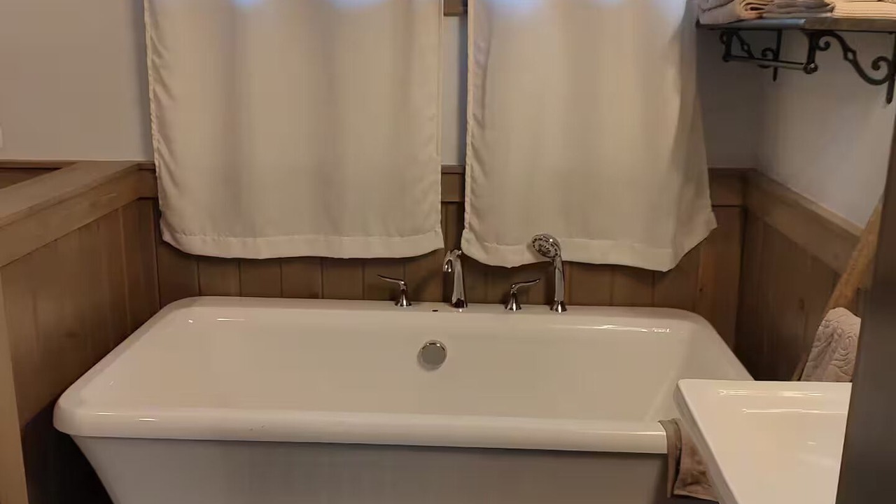 Photo of Bathroom in Newland