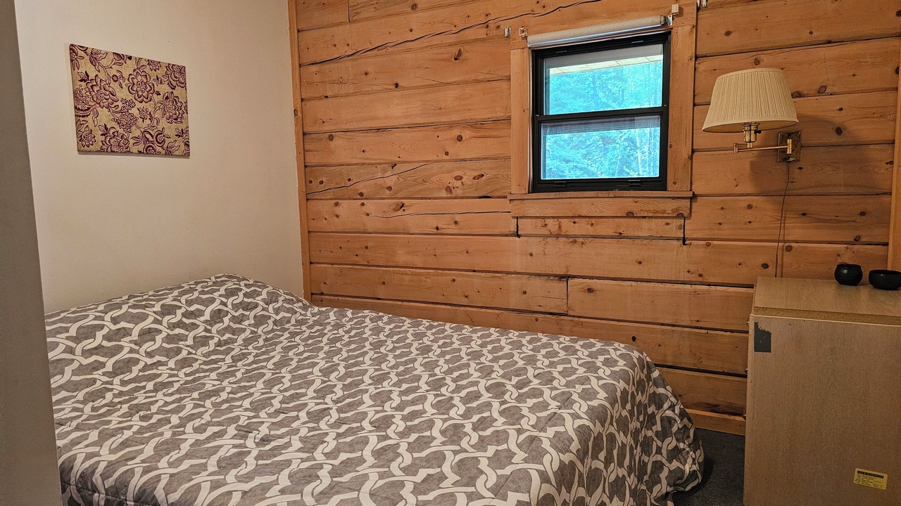 Photo of Bedroom in Kenny Lake
