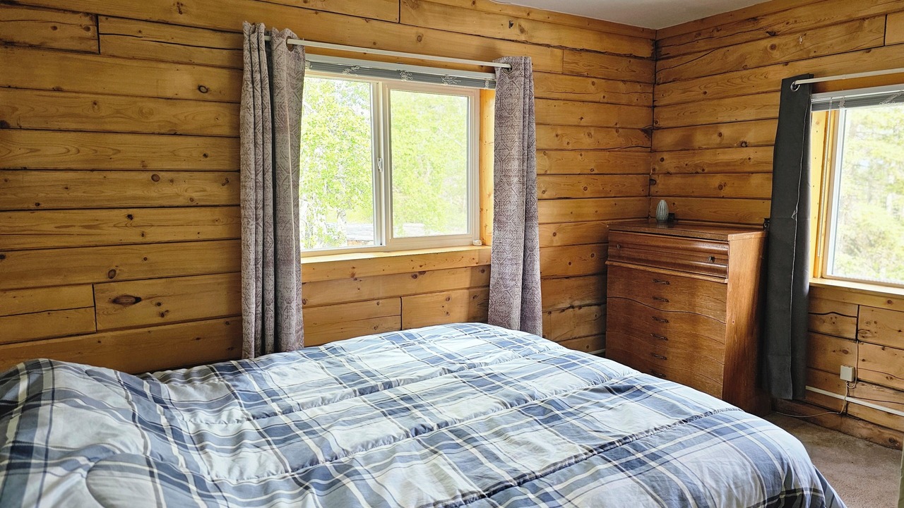 Photo of Bedroom in Kenny Lake