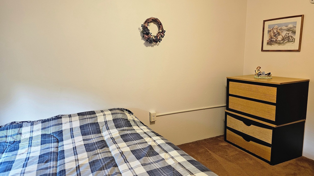 Photo of Bedroom in Kenny Lake