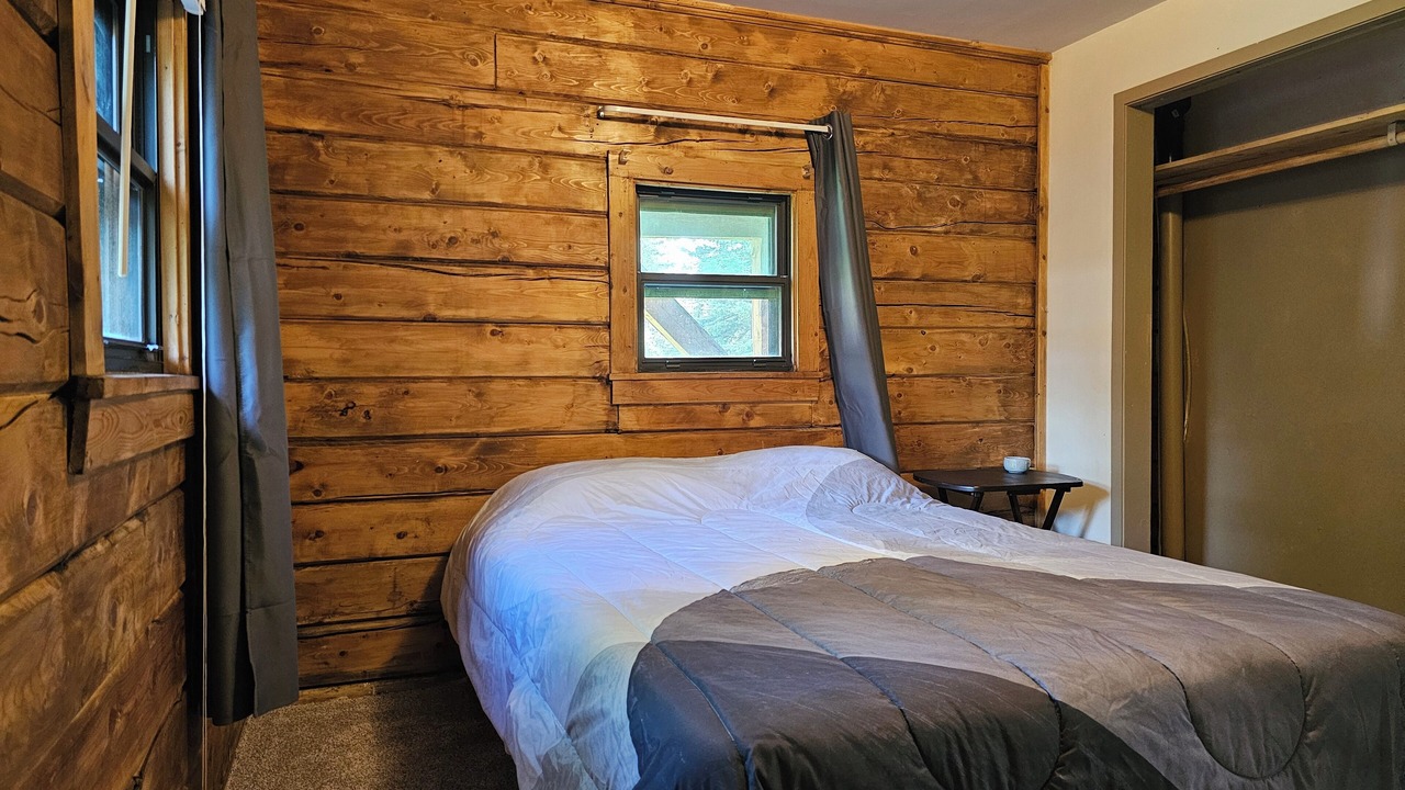 Photo of Bedroom in Kenny Lake