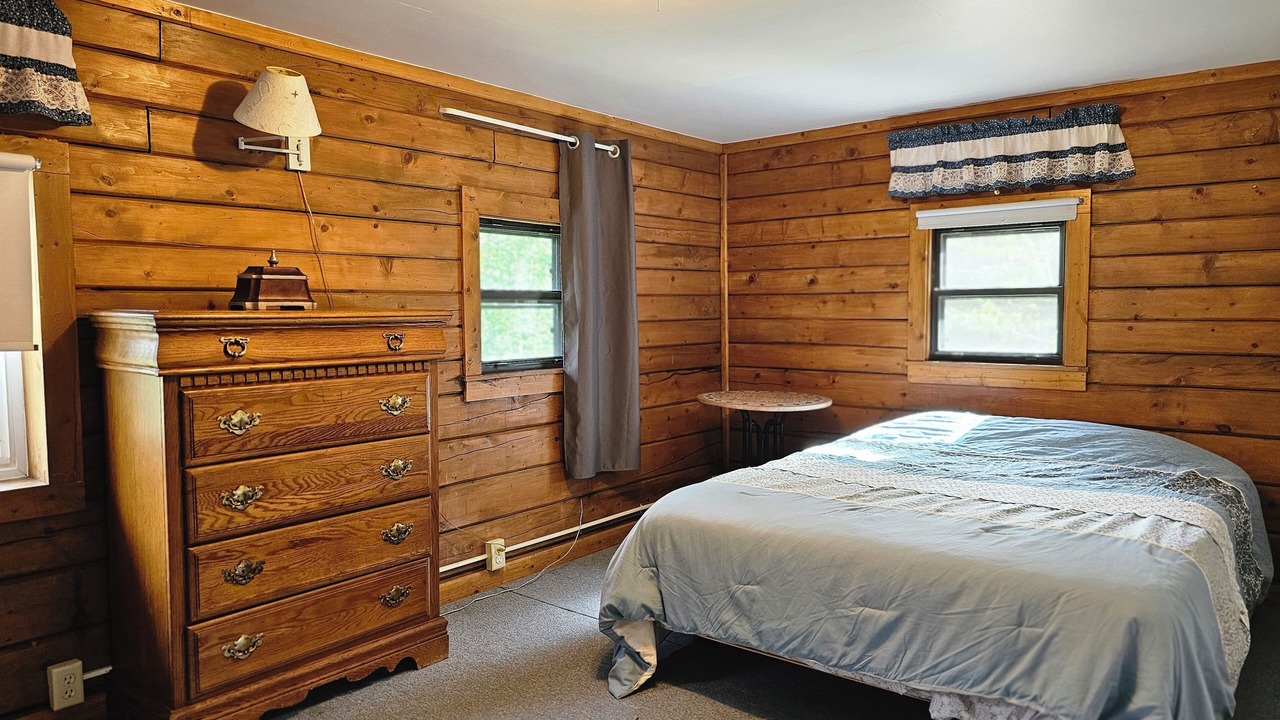 Photo of Bedroom in Kenny Lake