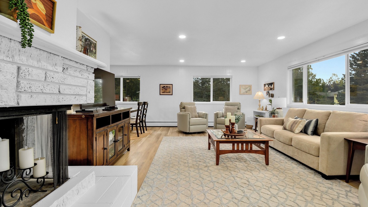 Photo of Livingroom in Northeast Anchorage