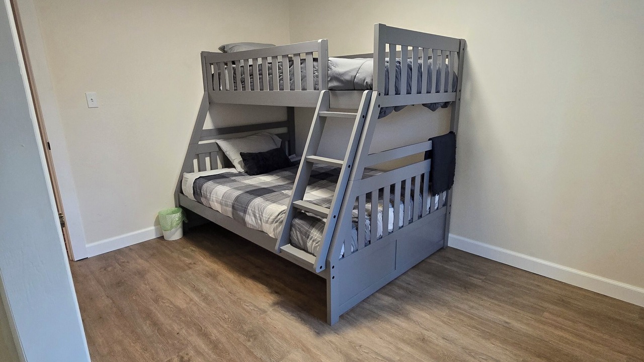 Photo of Bedroom in Tok