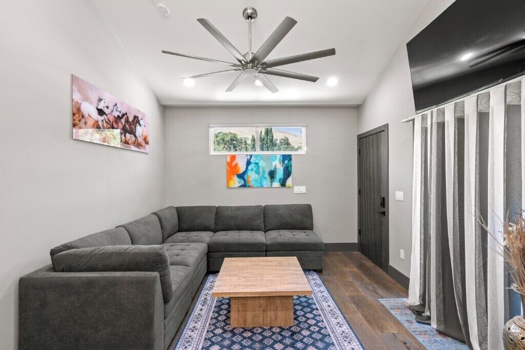 Photo of Livingroom in Fremont