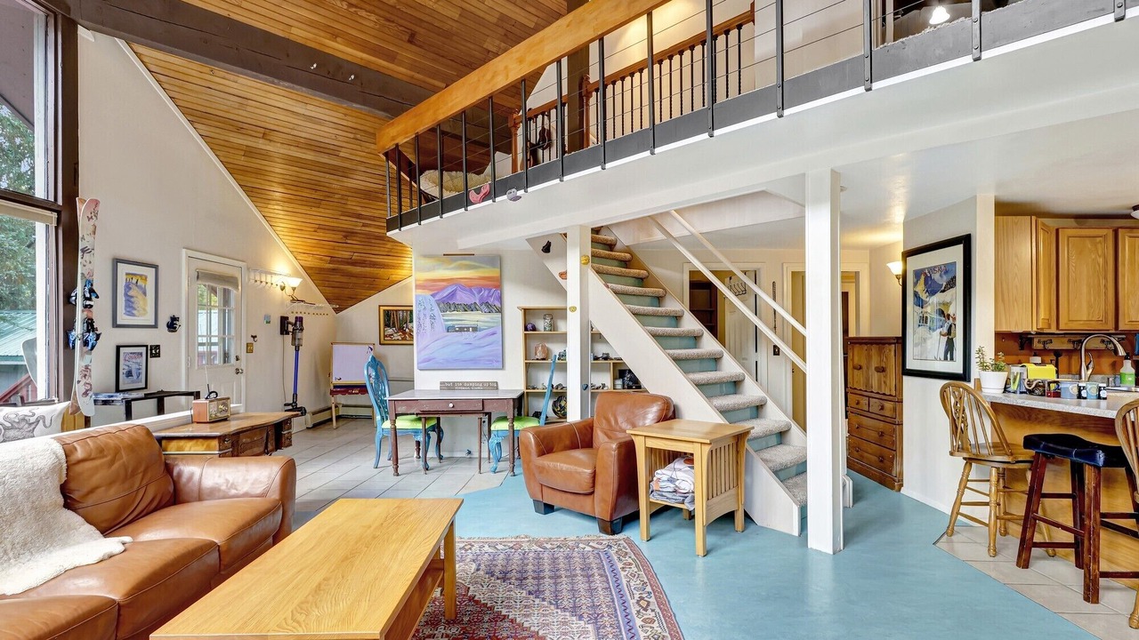 Photo of Livingroom in Alyeska