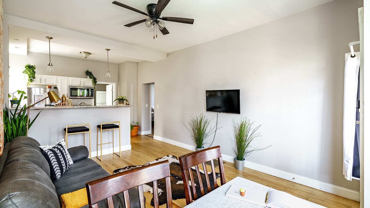 Photo of Livingroom in Victorian Village