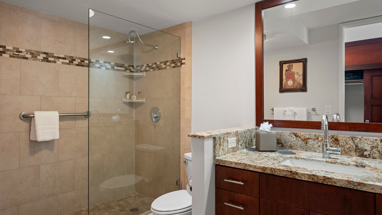 Photo of Bathroom in Historic Lahaina Front Street