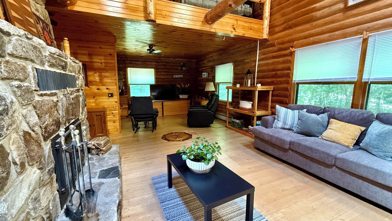 Photo of Livingroom in Farmington Falls
